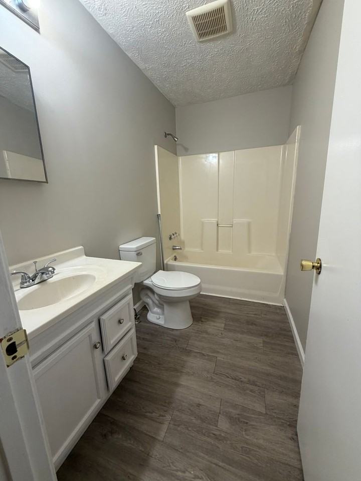 44 Monroe Ave - Photo 6 of 8
