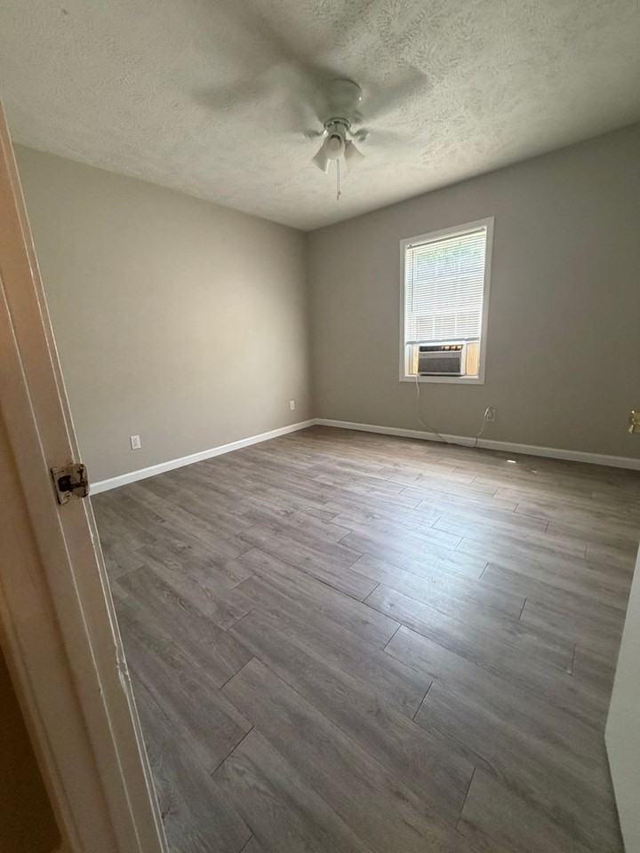 44 Monroe Ave - Photo 7 of 8