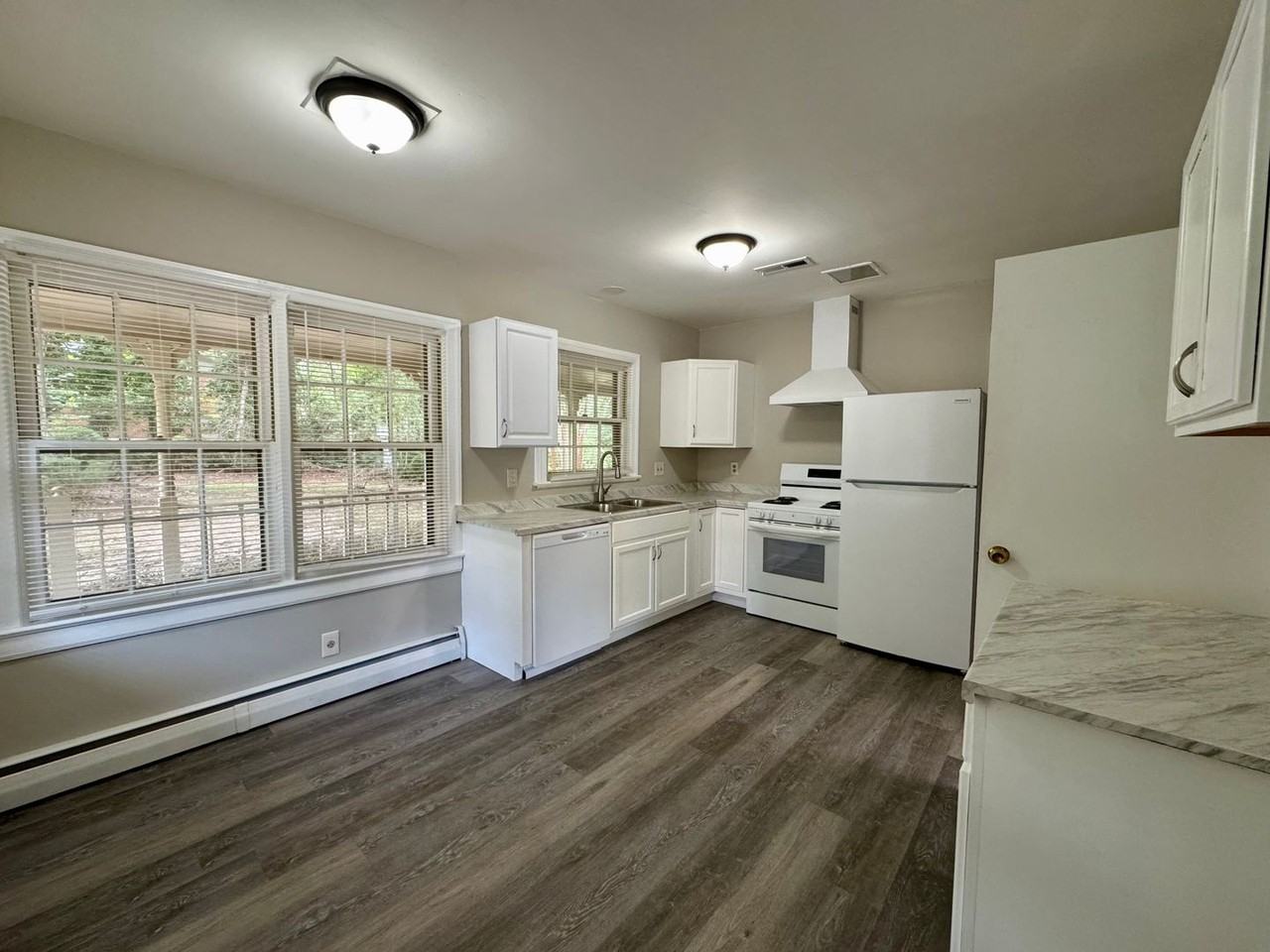201 N Thomas St - Photo 7 of 21