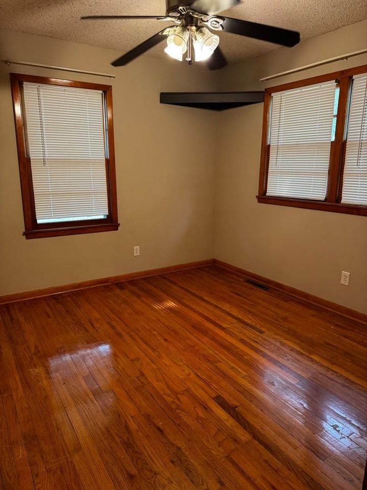 119 S Byers St - Photo 4 of 7