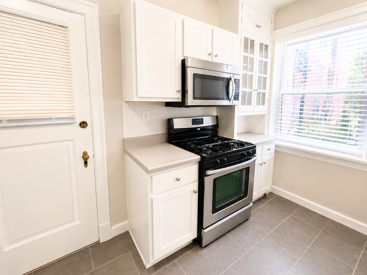 7551 - 7555 Byron PL - Photo 3 of 11