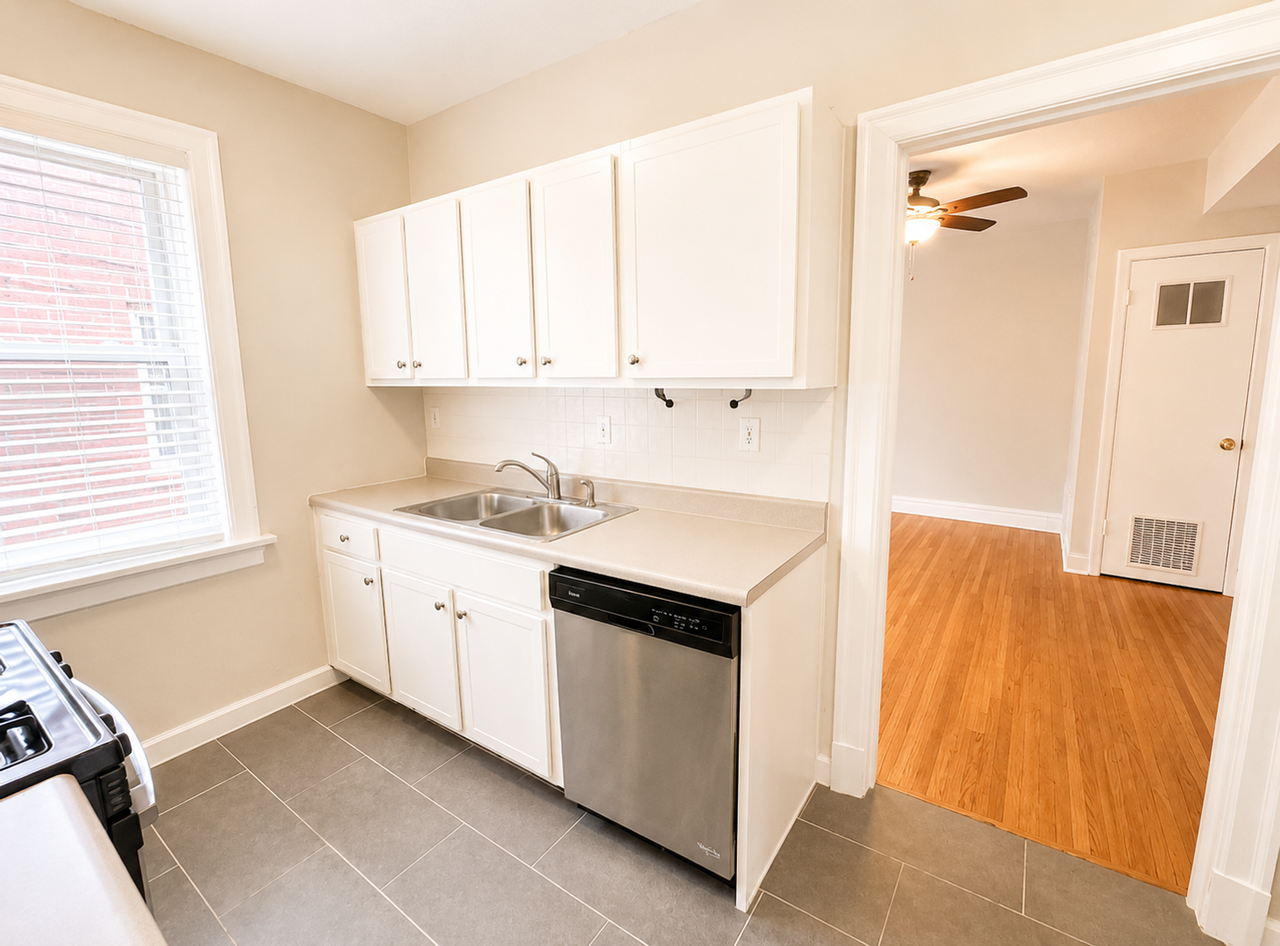 7551 - 7555 Byron PL - Photo 4 of 11