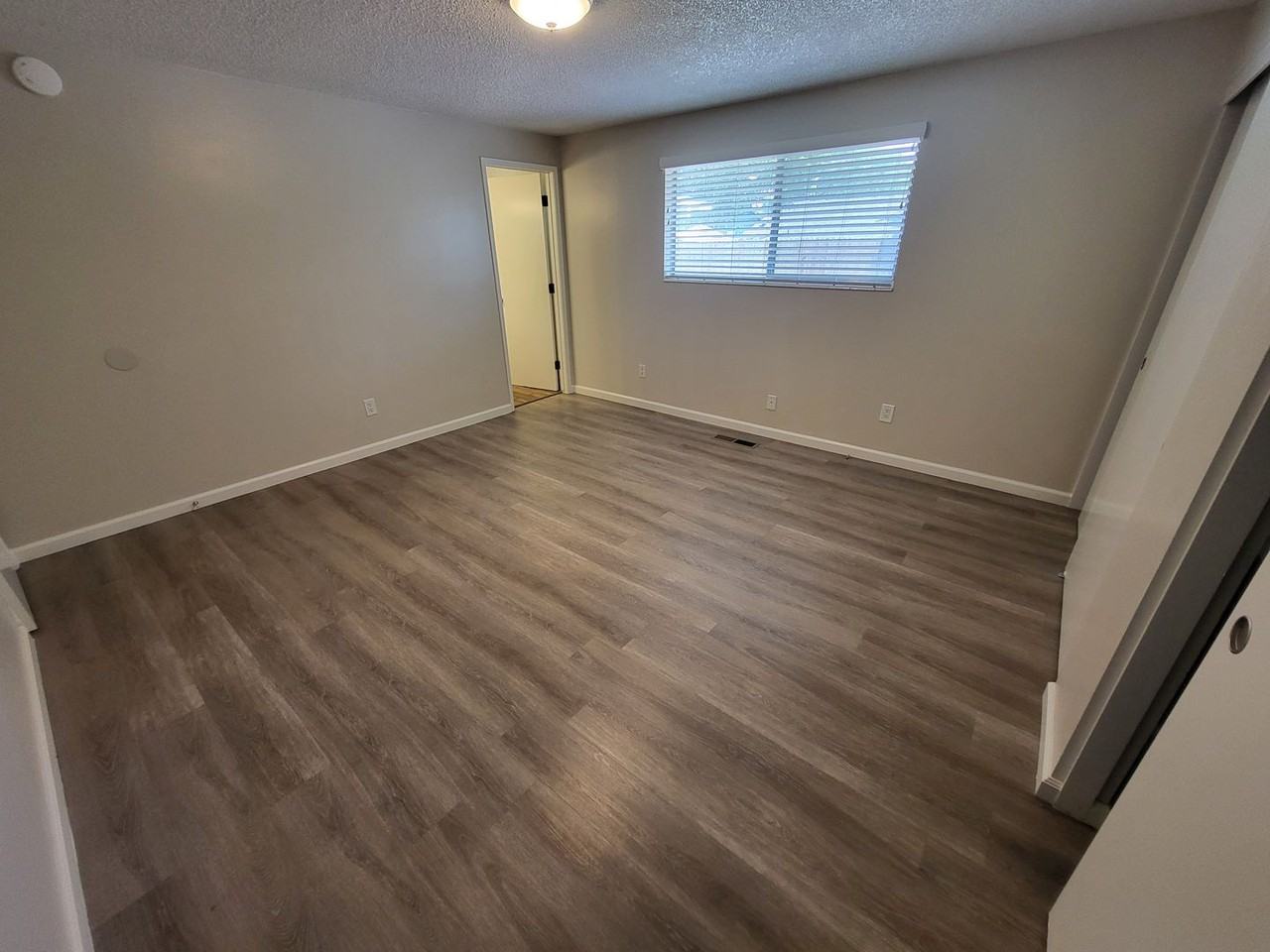 2621 Woodcrest Ln - Photo 5 of 10