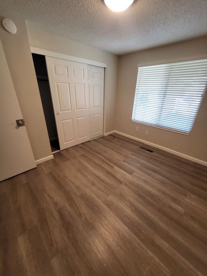 2621 Woodcrest Ln - Photo 7 of 10