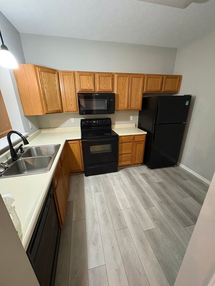 5425 Nighthawk Dr - Photo 3 of 9