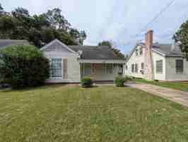 featured image of 1810 Roberts St
