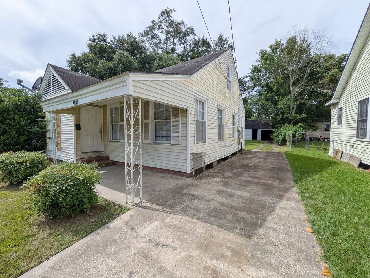 1810 Roberts St - Photo 2 of 22