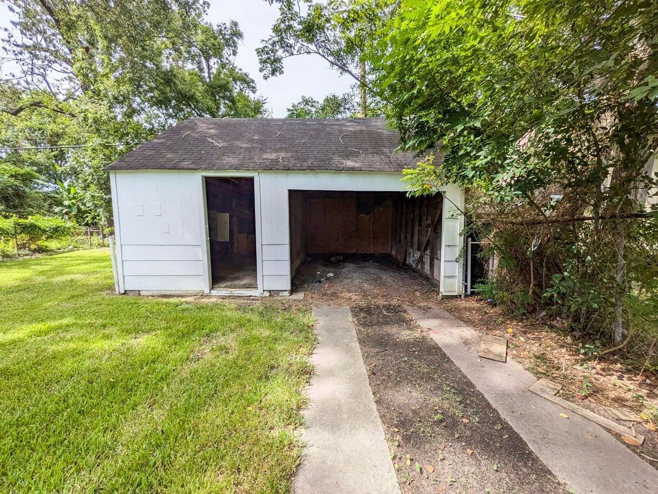1810 Roberts St - Photo 3 of 22