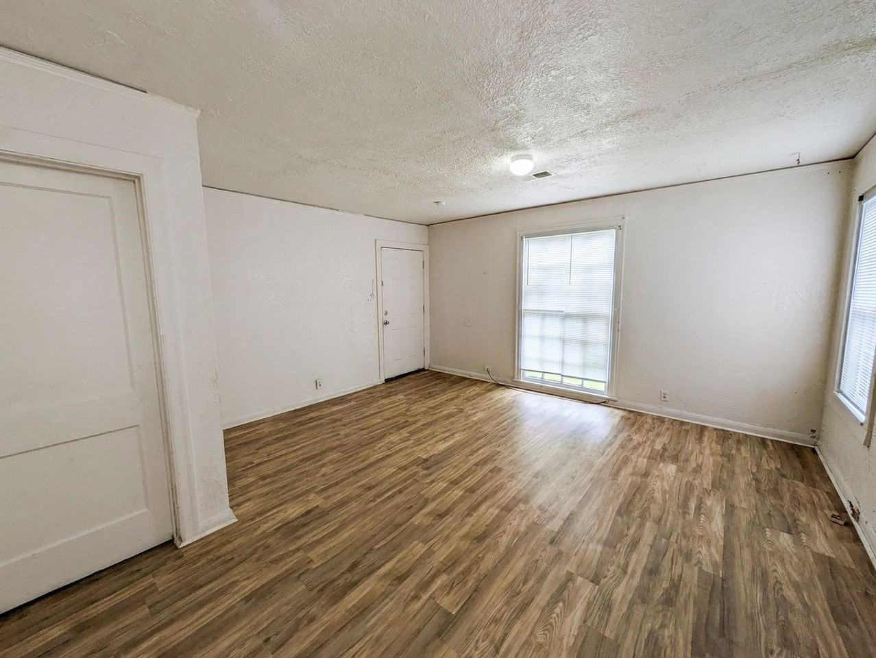 1810 Roberts St - Photo 5 of 22