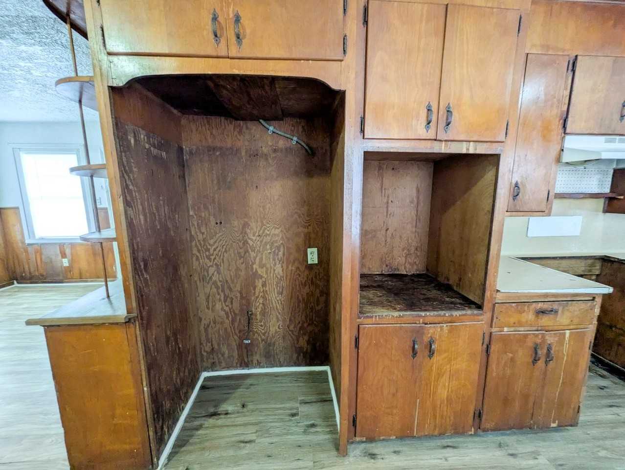 1810 Roberts St - Photo 6 of 22