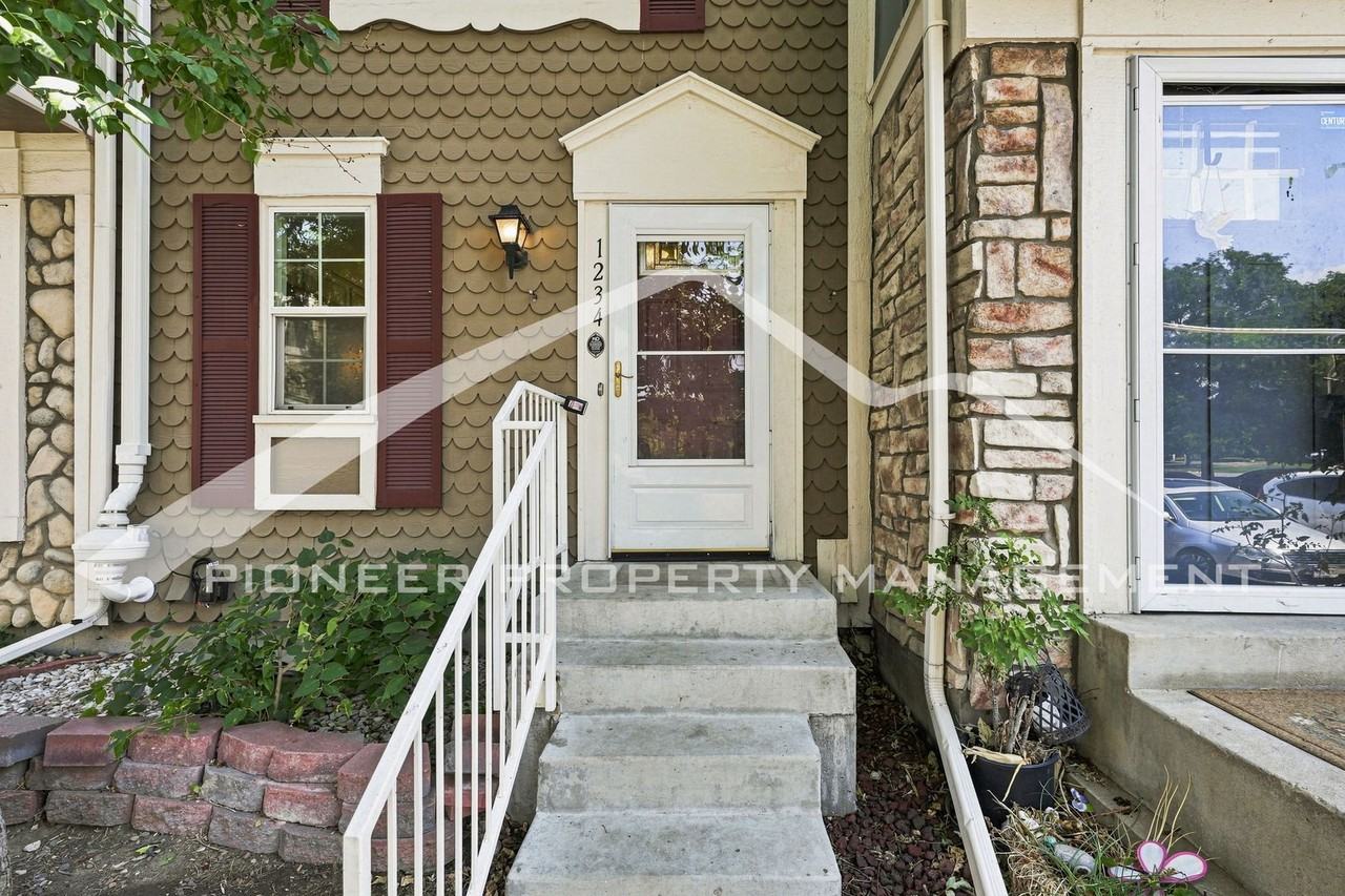 1234 S Idalia St - Photo 2 of 18