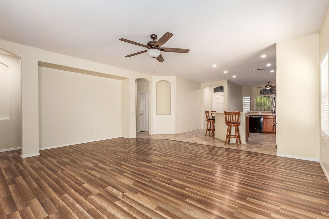15165 N 146th Ave - Photo 5 of 33