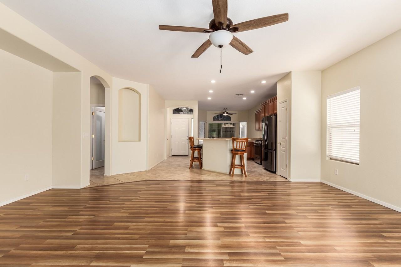 15165 N 146th Ave - Photo 6 of 33