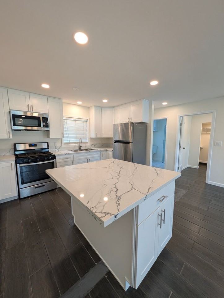 5207 Cartwright Ave - Photo 2 of 9