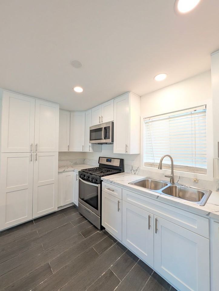 5207 Cartwright Ave - Photo 3 of 9