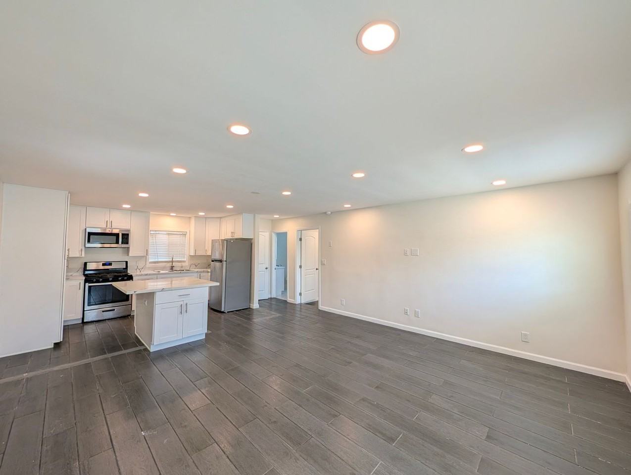 5207 Cartwright Ave - Photo 4 of 9