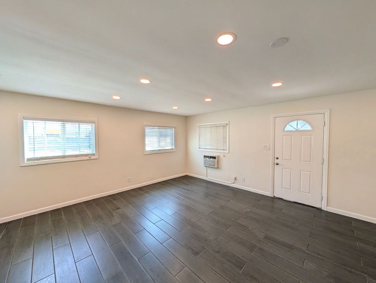 5207 Cartwright Ave - Photo 5 of 9