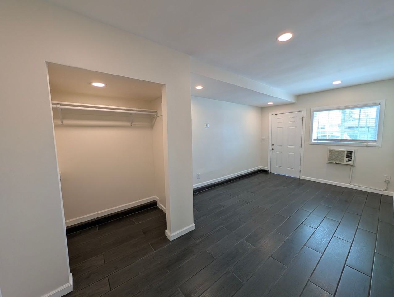 5207 Cartwright Ave - Photo 7 of 9