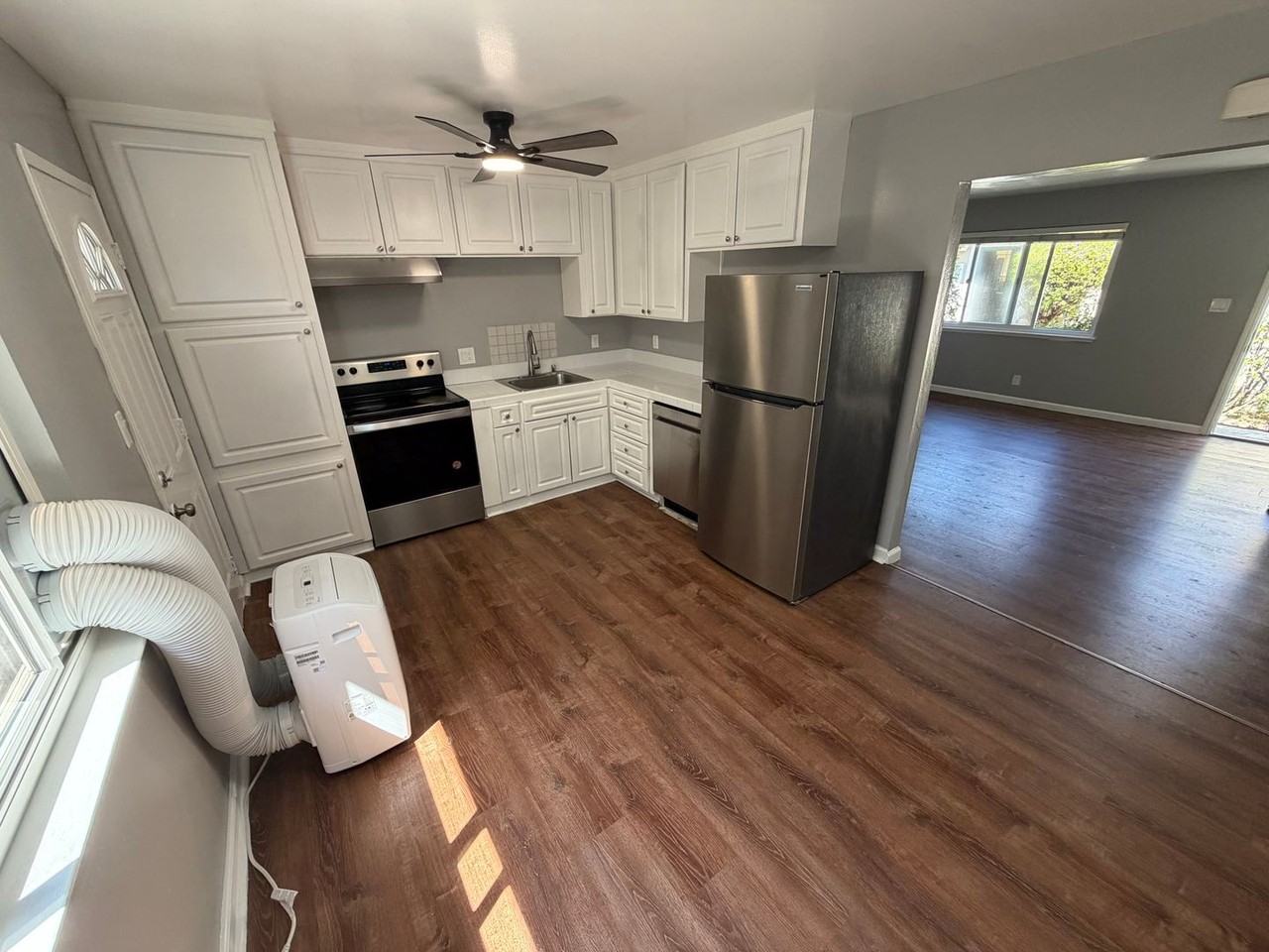 4497 Hamilton Ave - Photo 4 of 10
