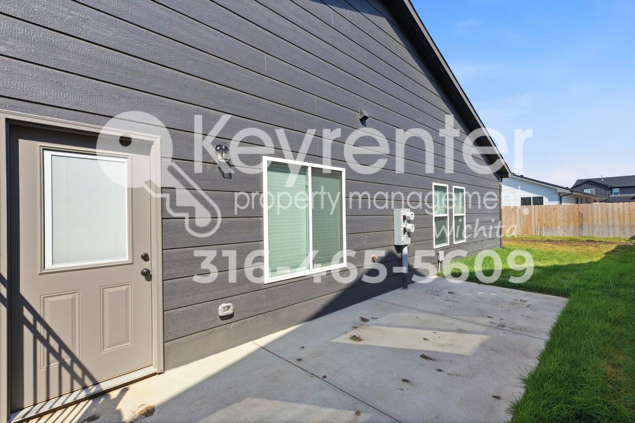 12826 W Red Rock St - Photo 3 of 18