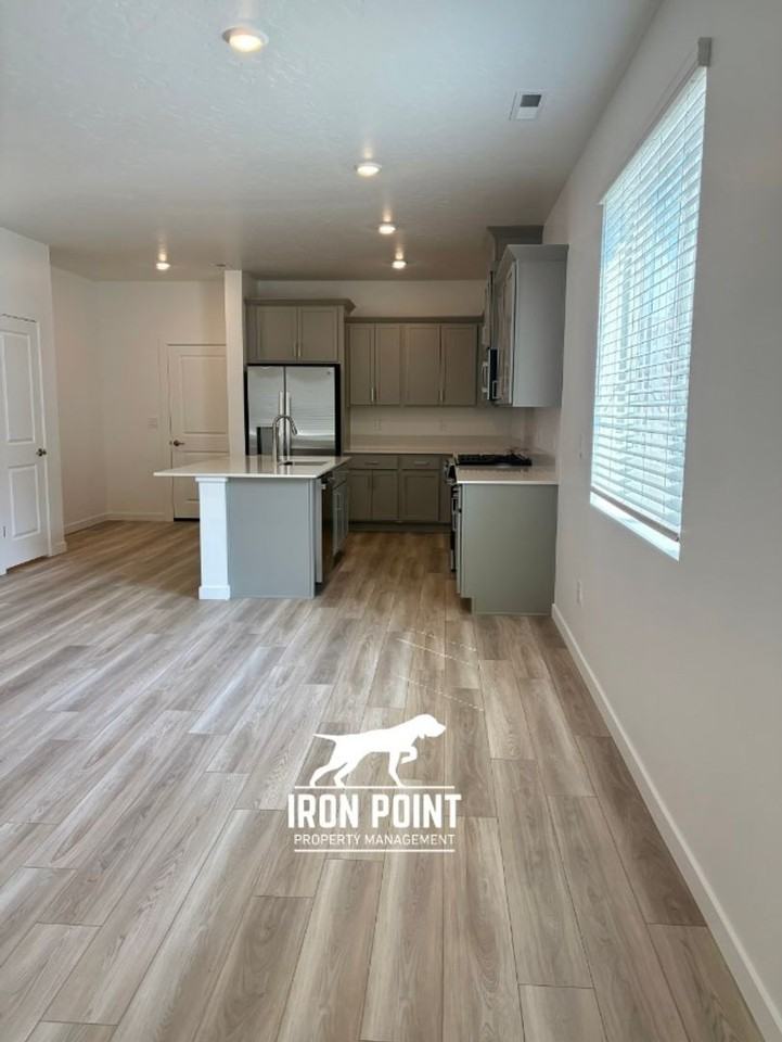 4243 W Flint Dr - Photo 4 of 48
