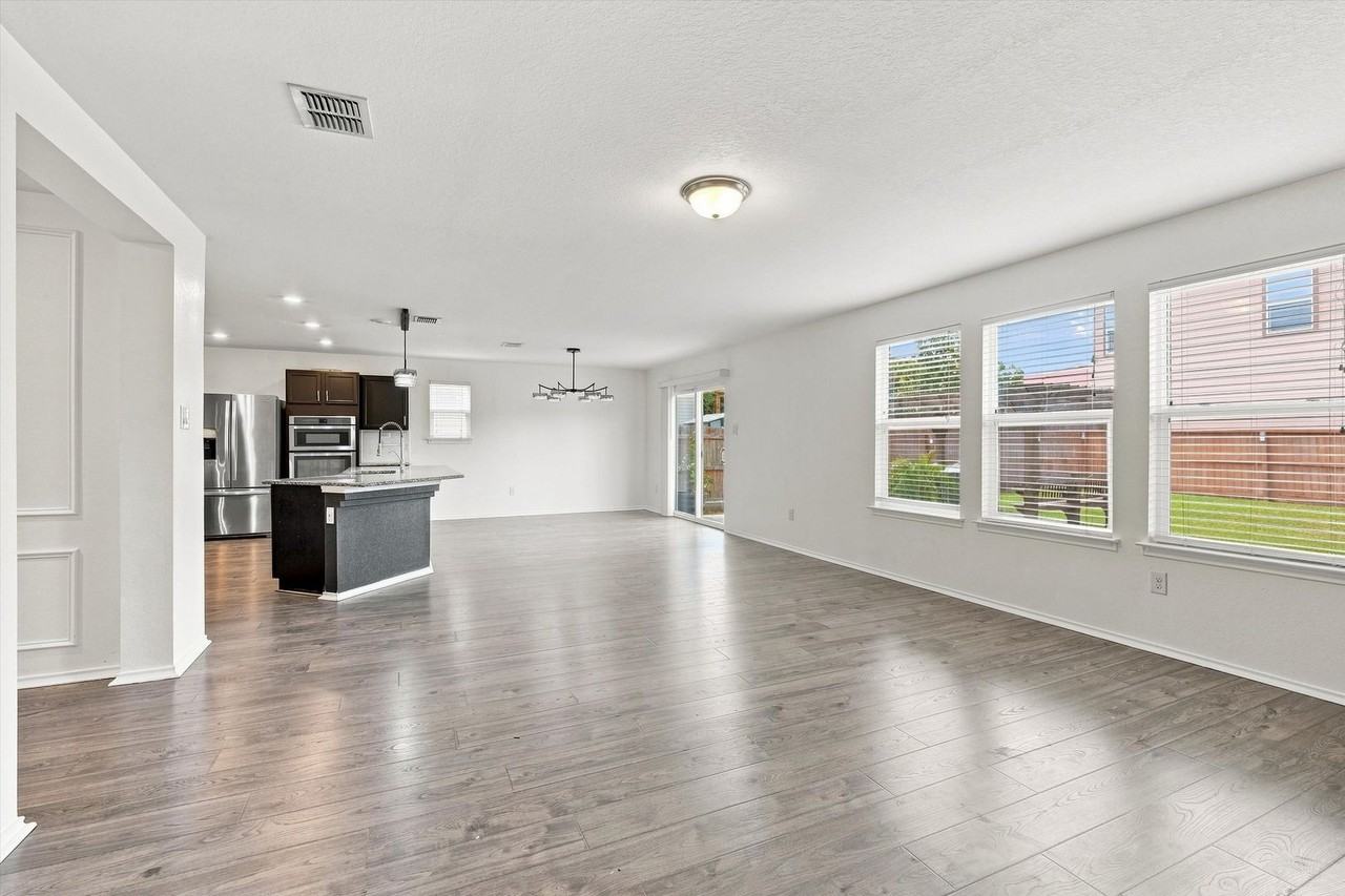 6523 Wind Arbor - Photo 4 of 35