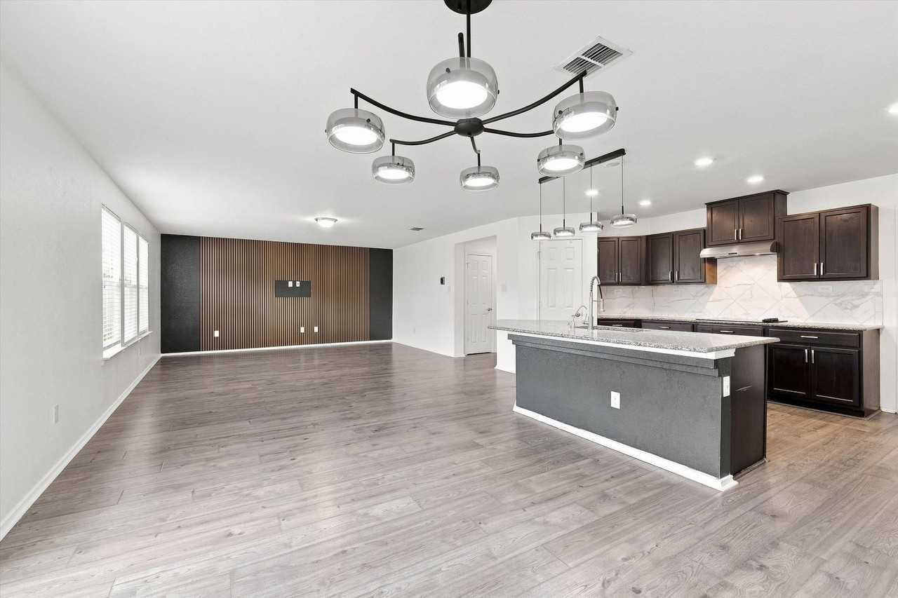 6523 Wind Arbor - Photo 6 of 35