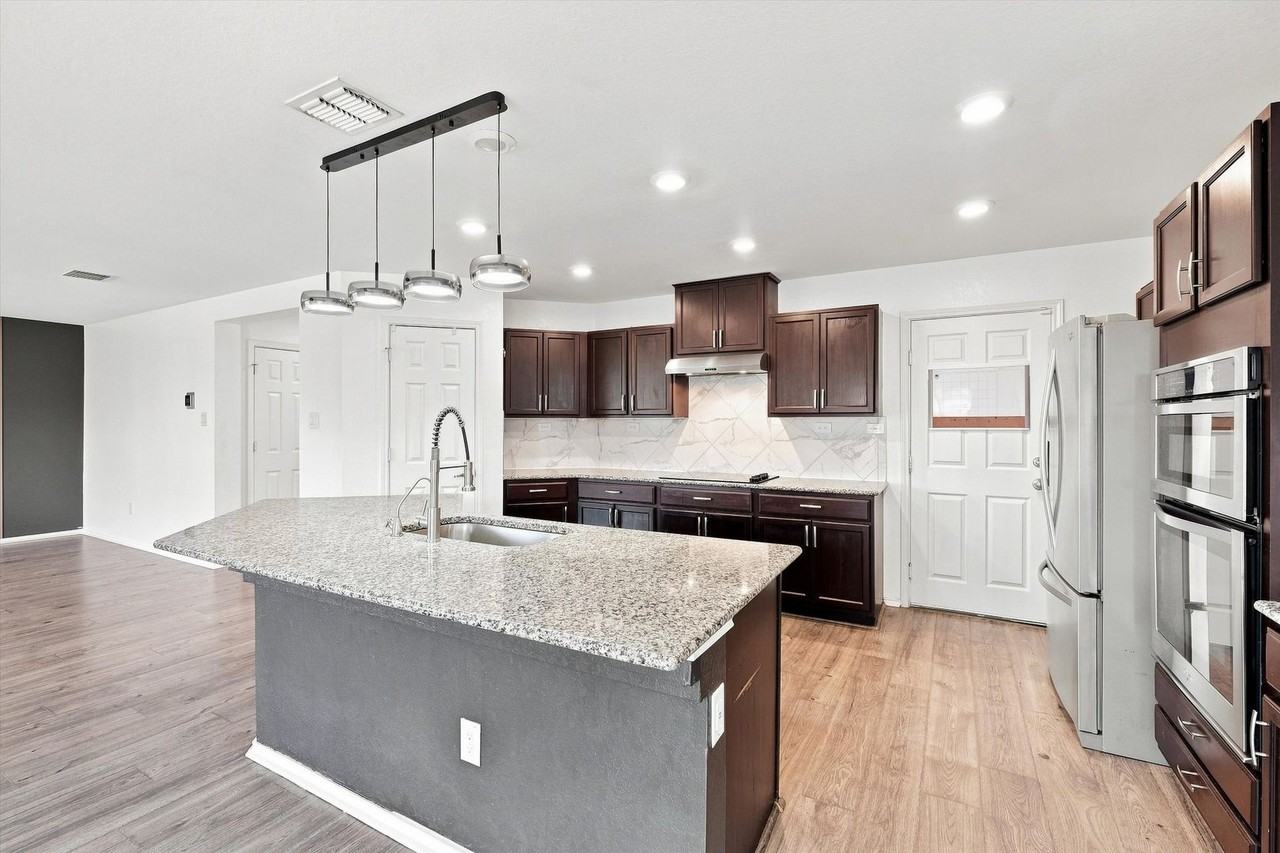 6523 Wind Arbor - Photo 7 of 35