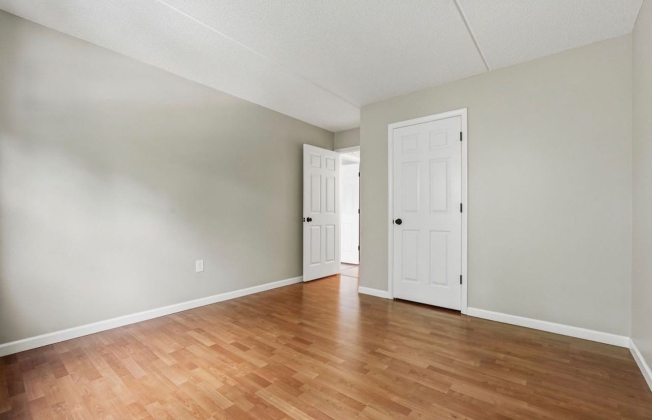 22 Maple Crest Cir Apt F - Photo 2 of 10