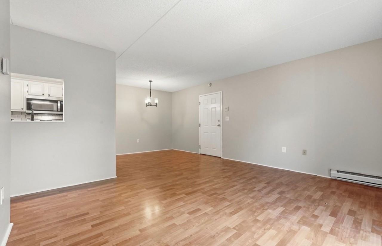 22 Maple Crest Cir Apt F - Photo 4 of 10