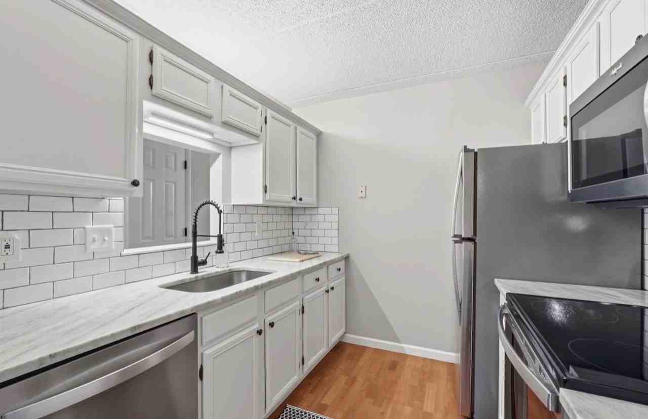 22 Maple Crest Cir Apt F - Photo 5 of 10