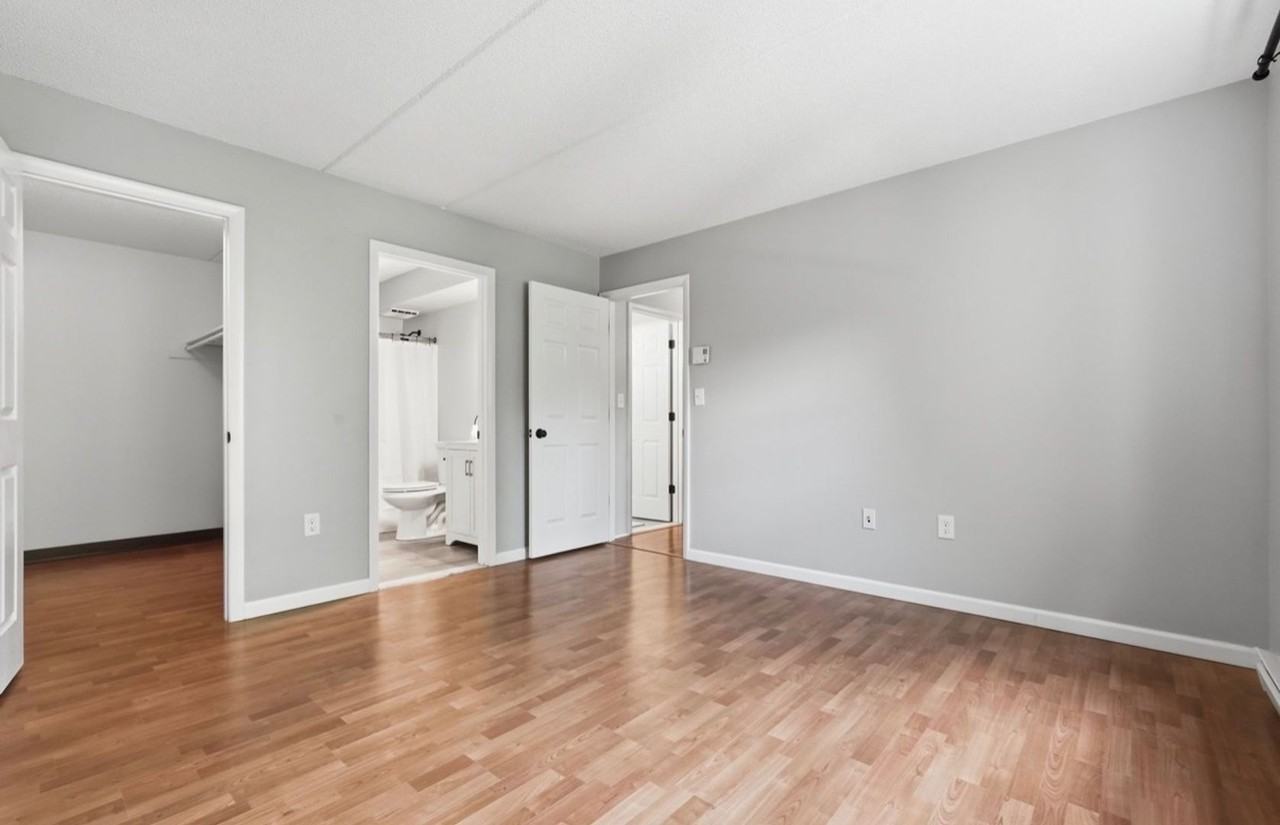 22 Maple Crest Cir Apt F - Photo 6 of 10