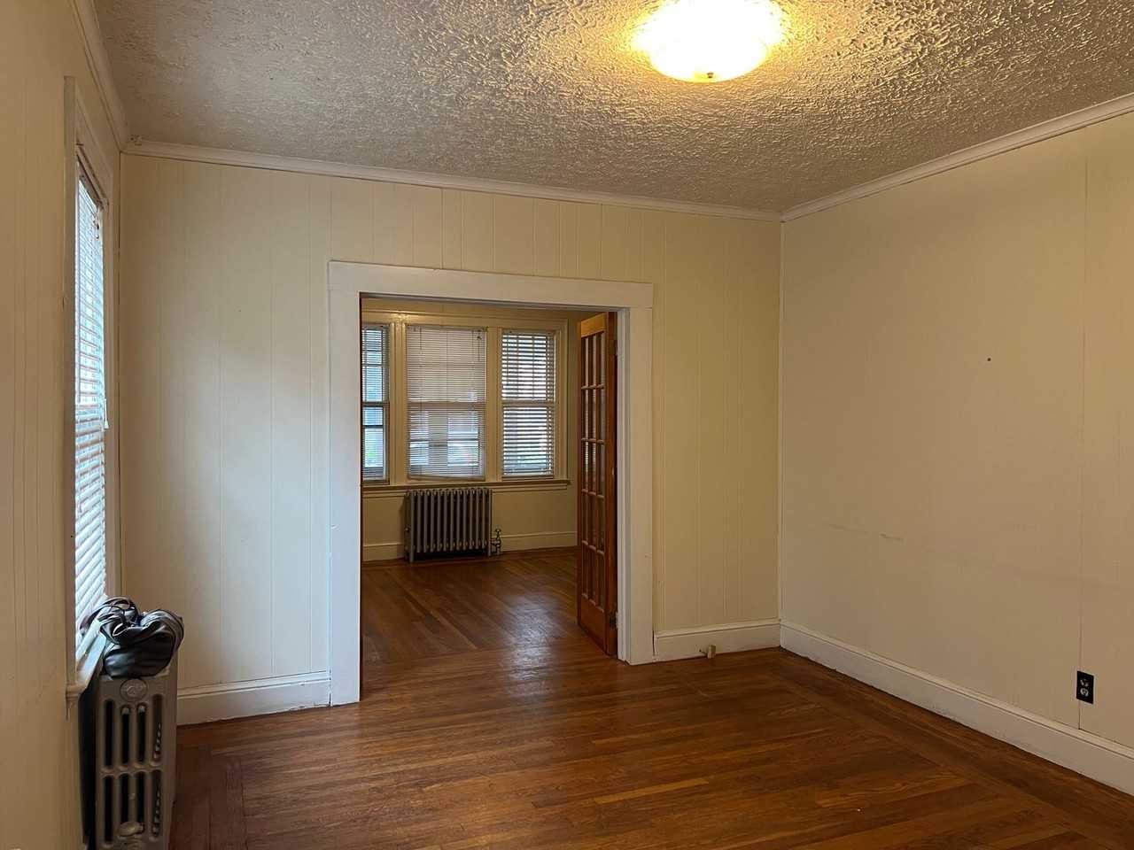 27 Cottage St - Photo 2 of 8