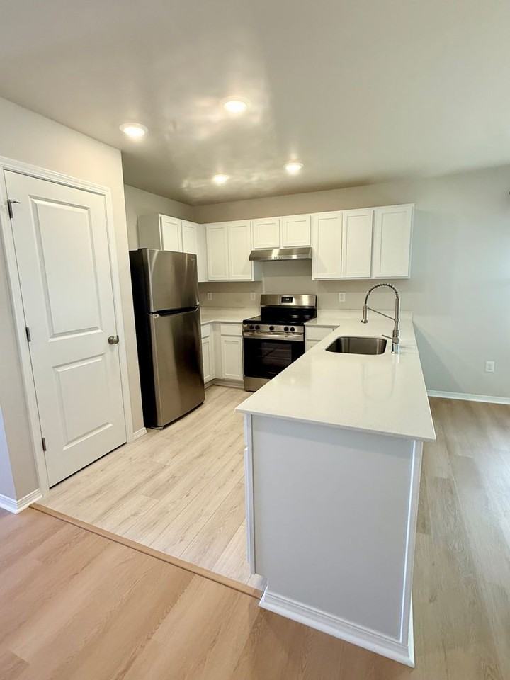 201 Ne Olympic Rdg - Photo 3 of 12