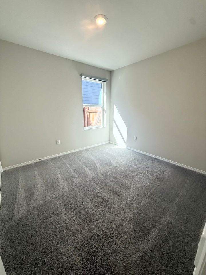 201 Ne Olympic Rdg - Photo 7 of 12