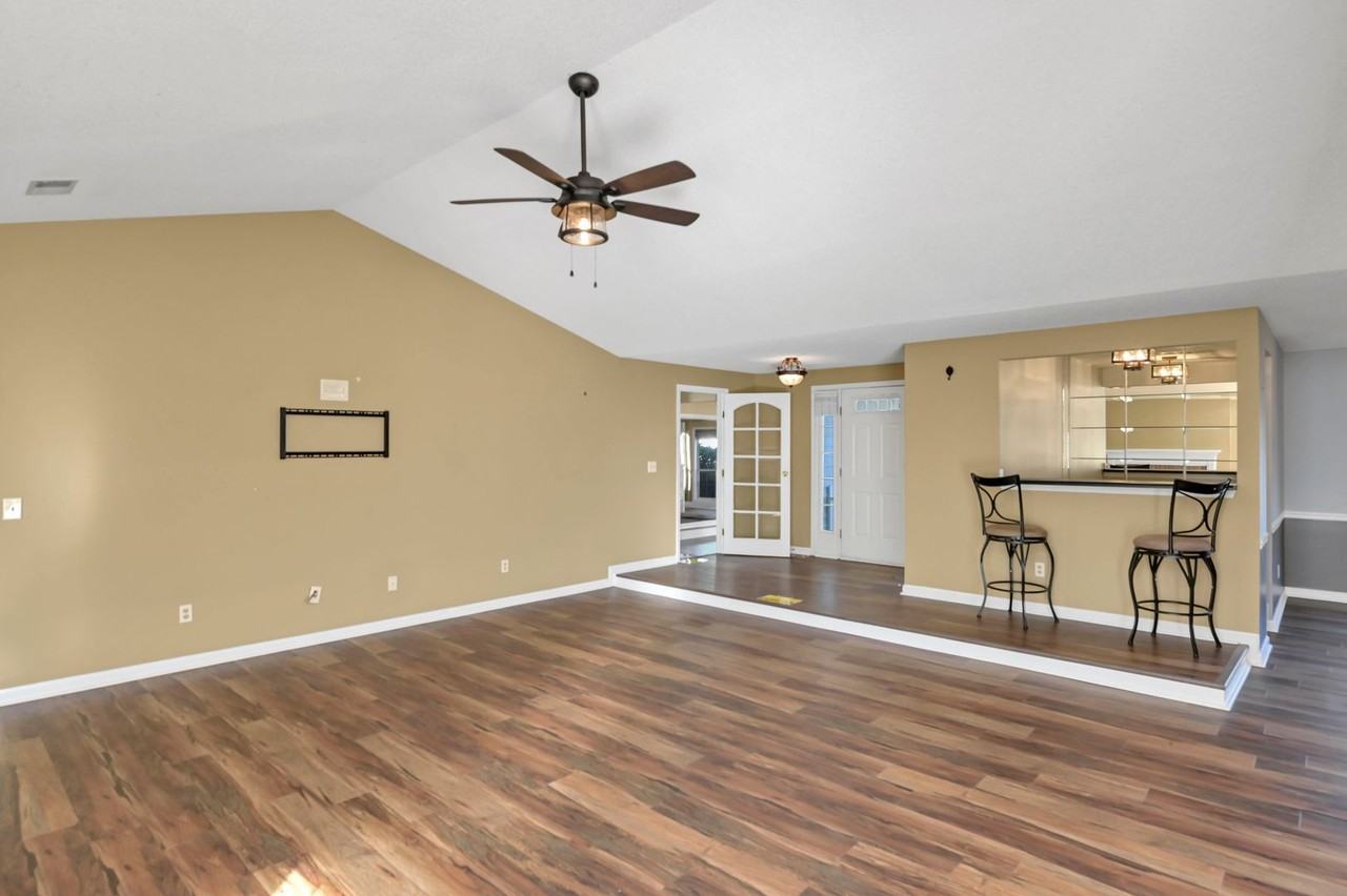 101 Grinders Mill Rd - Photo 4 of 36