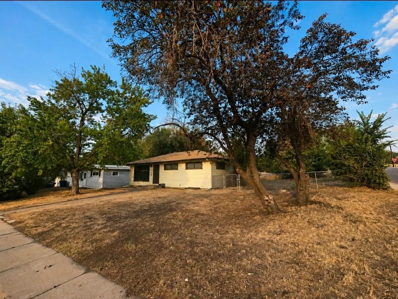 2503 16th Ave - Photo 2 of 25