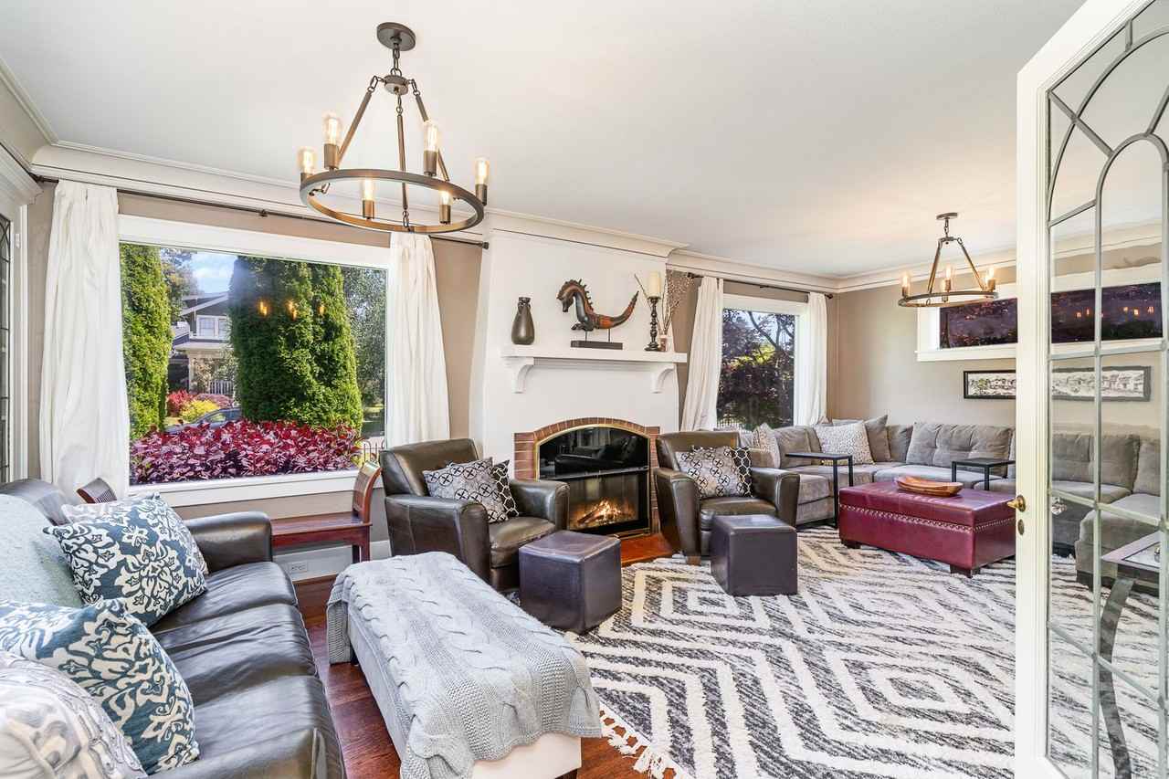 1525 45th Ave Sw - Photo 3 of 39