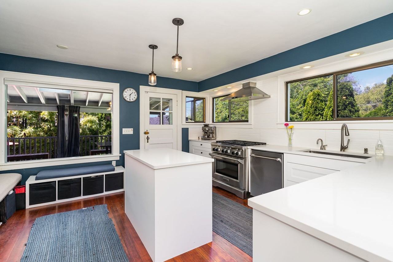 1525 45th Ave Sw - Photo 6 of 39