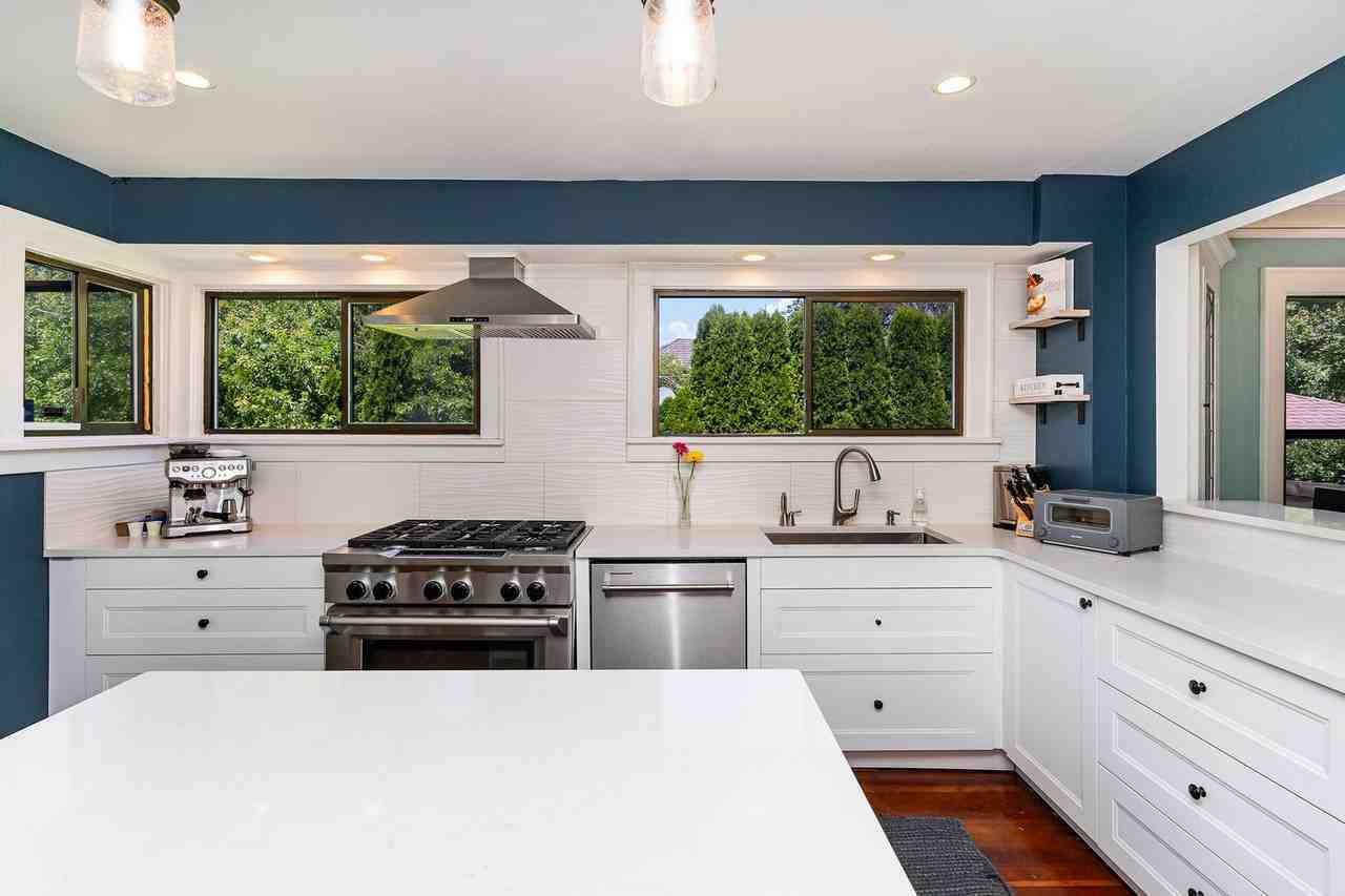 1525 45th Ave Sw - Photo 7 of 39
