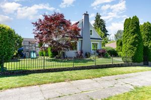 featured image of 1525 45th Ave Sw