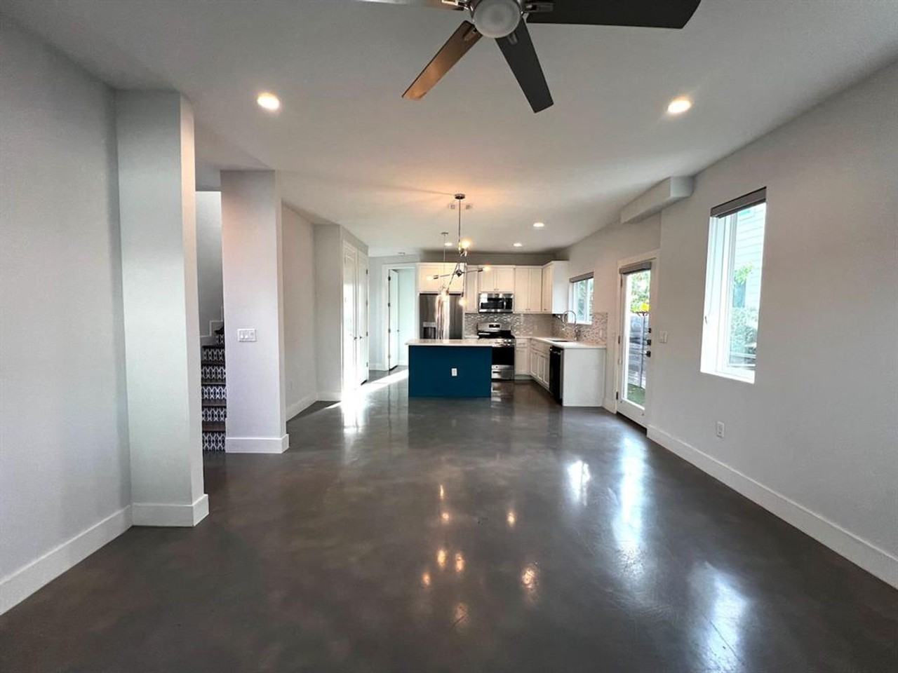 1404 Marcus Pl #2 - Photo 7 of 35