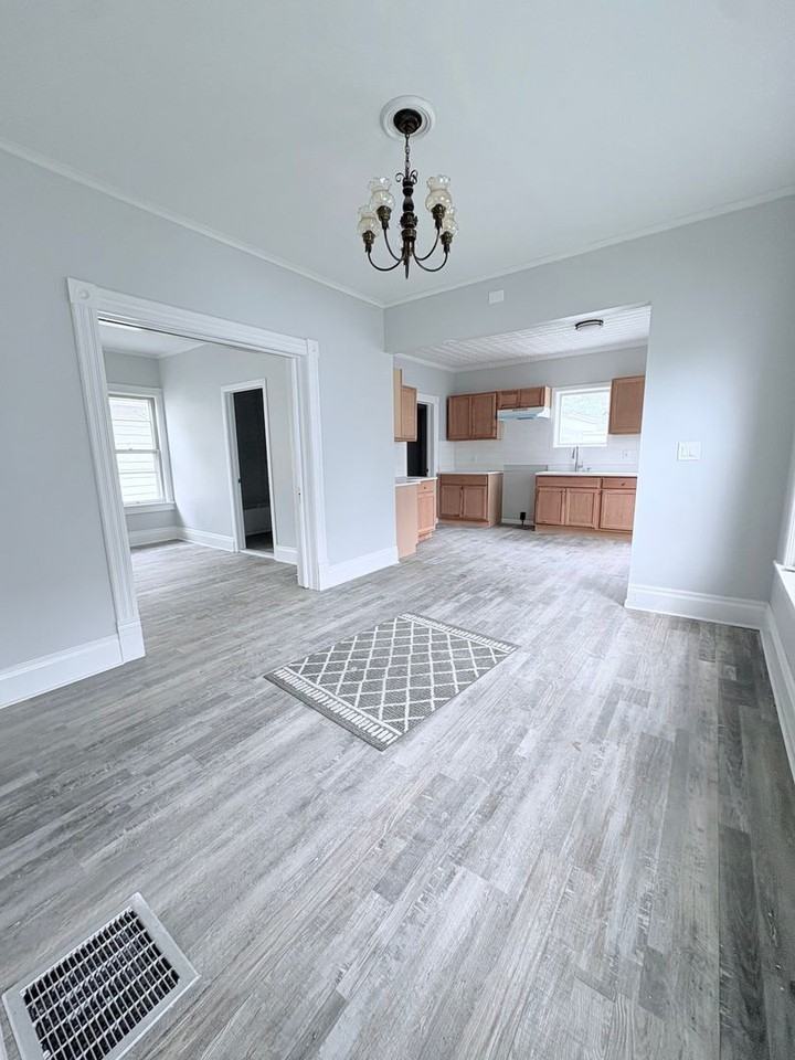 409 Healy Ave - Photo 5 of 15