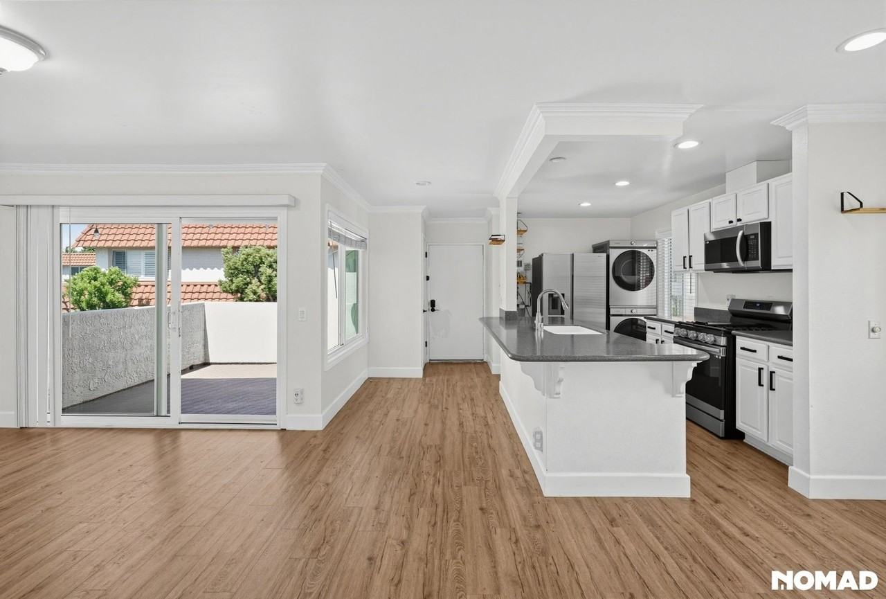 22811 Malaga Way - Photo 3 of 33