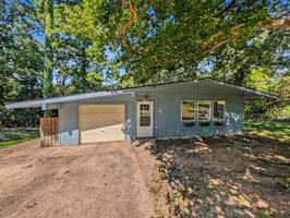 featured image of 16 Evesham Ln