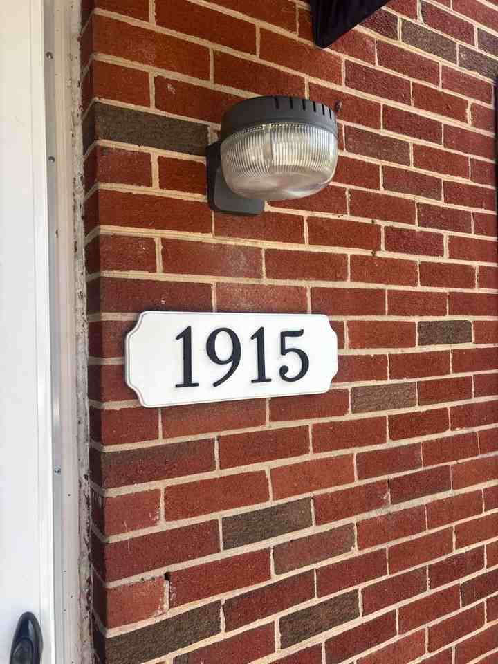 1915 Wallace Ave Ne - Photo 3 of 23