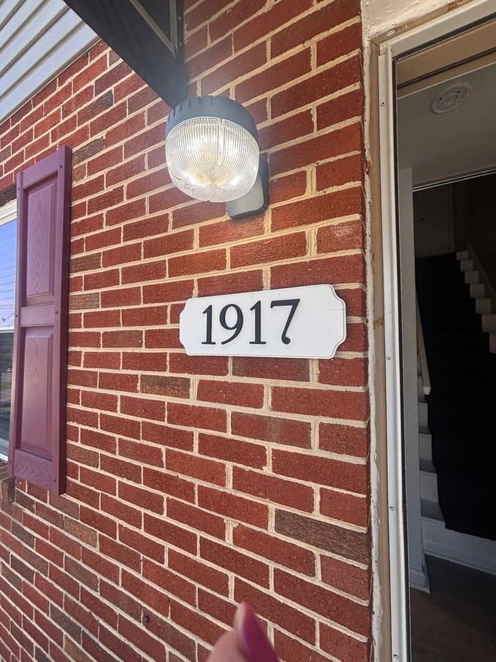 1917 Wallace Ave Ne - Photo 2 of 15