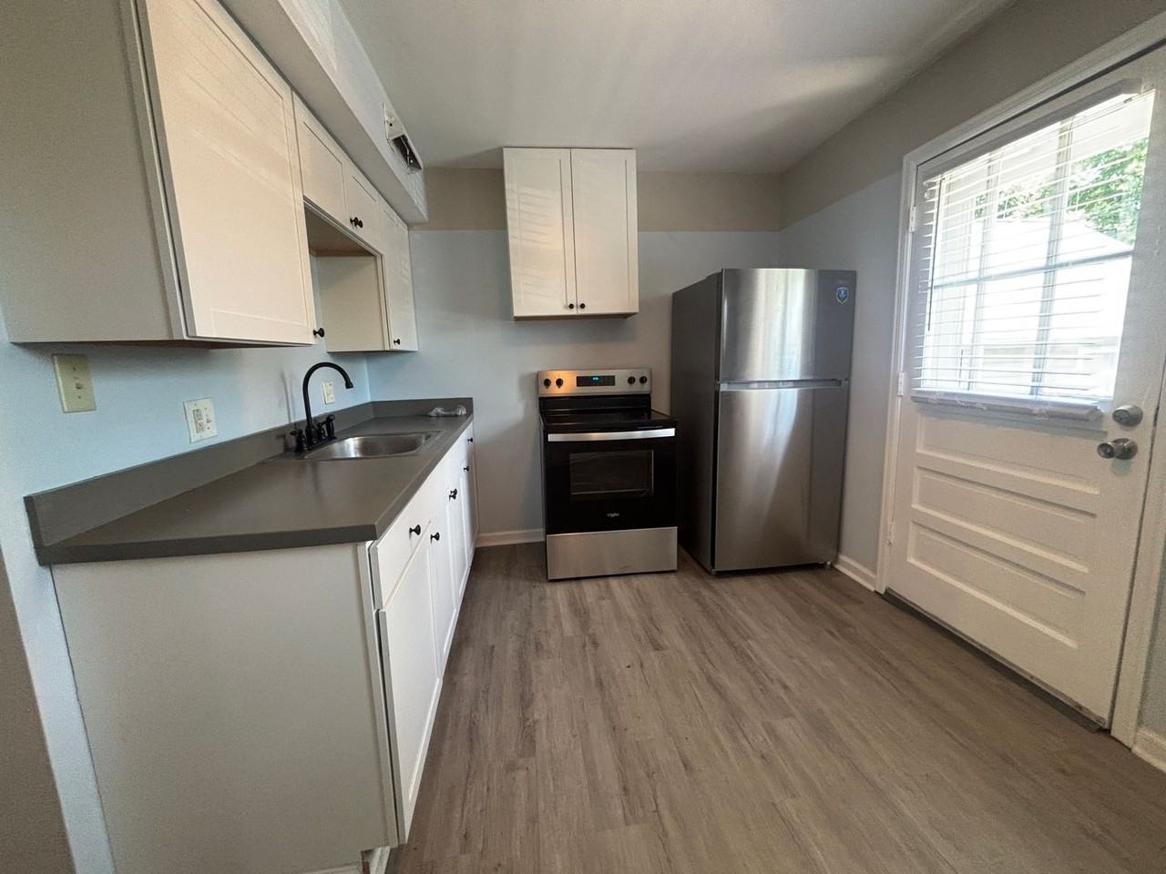 1917 Wallace Ave Ne - Photo 3 of 15