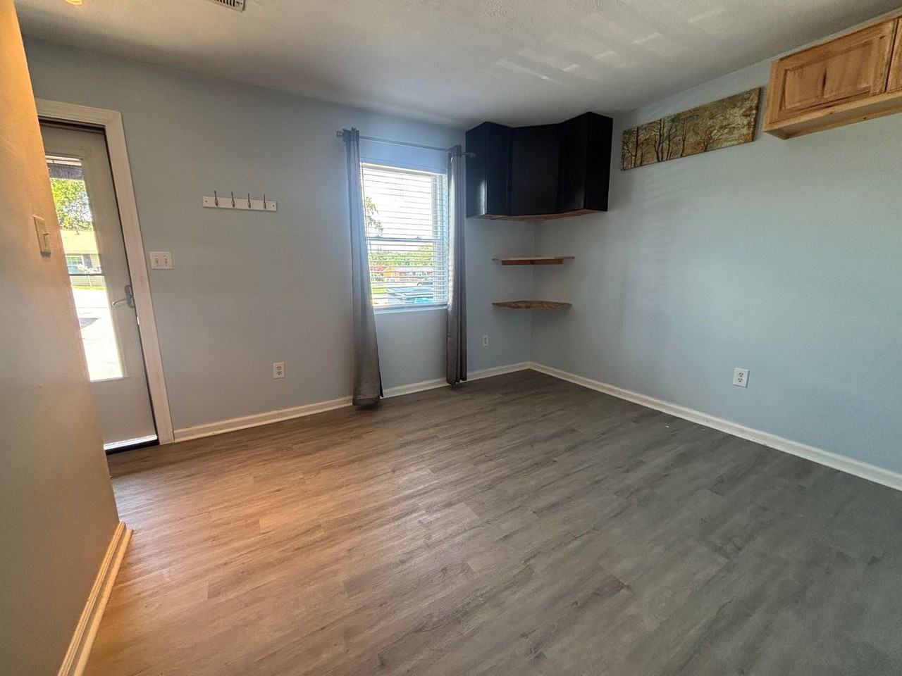 1917 Wallace Ave Ne - Photo 5 of 15