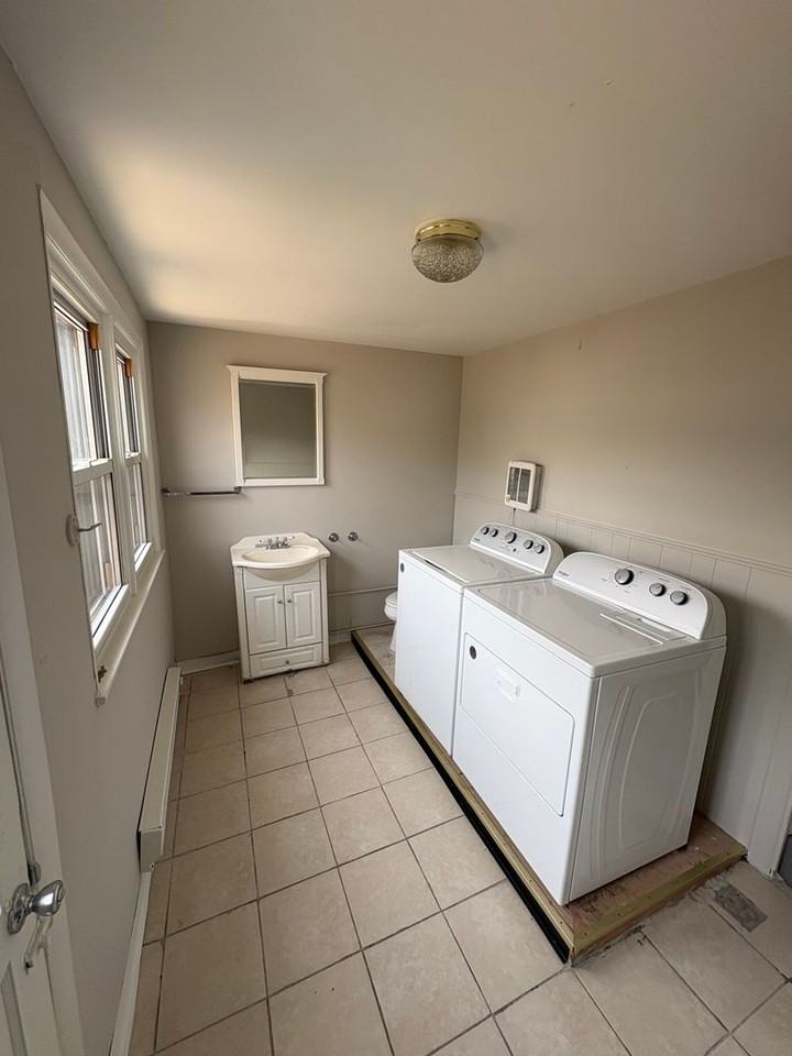 75 Harry St - Photo 4 of 12